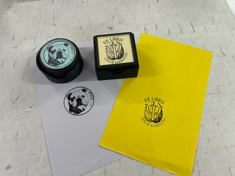 Timbre con Base Recargable con tinta